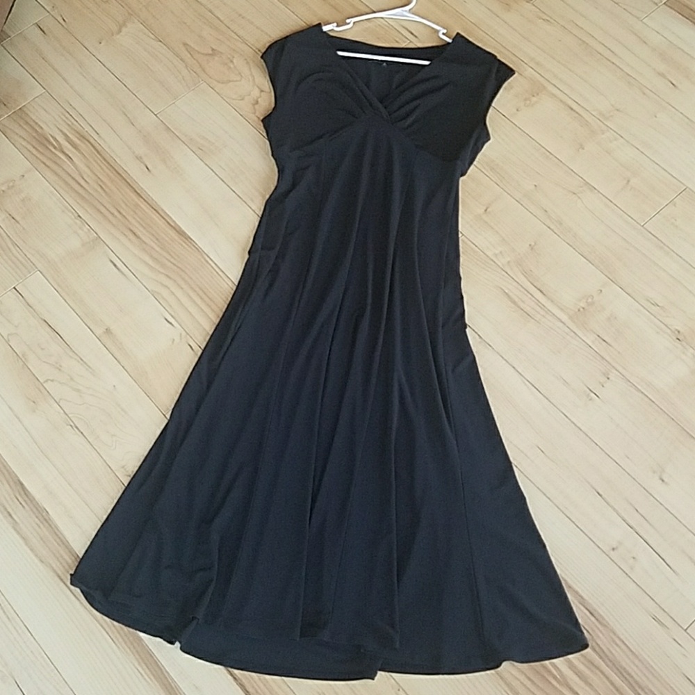 Jones New York black short sleeved dress!